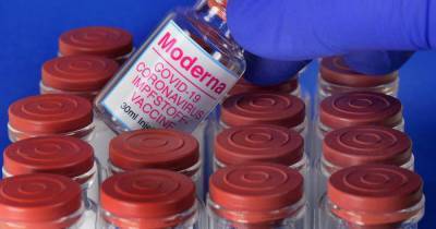 В США уборщик случайно испортил почти 2 тысячи доз вакцины Moderna
