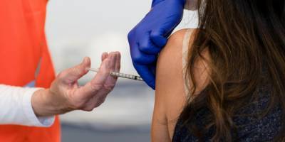 «Я категорически против»: инфекционист рассказала, кому не нужно делать прививку от COVID-19
