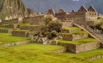 Археологи обнаружили в Перу две детские гробницы инков и останки ламы