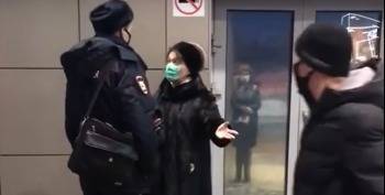 Снова скандал в Череповце. Полицейский пригрозил пенсионерке применением силы из-за отсутствия маски