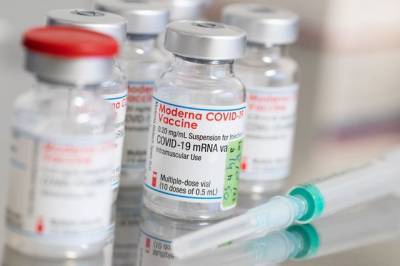В США уборщик случайно уничтожил почти две тысячи доз вакцины от COVID-19