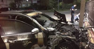 Пожар на СТО в Днепропетровске: выгорели дотла 4 автомобиля
