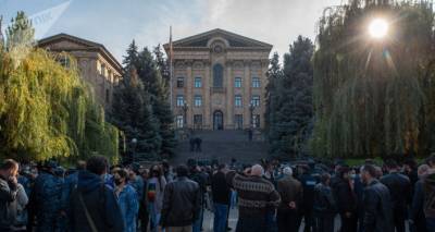 Нужно пленных спасать, а не судей выбирать – акция протеста перед парламентом Армении