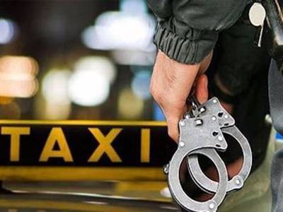 Водитель такси похитил 285 тысяч рублей с карты клиента