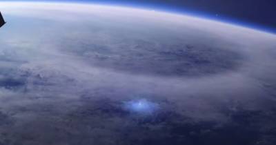 Камеры МКС "поймали" редкие явления над поверхностью Земли (видео)