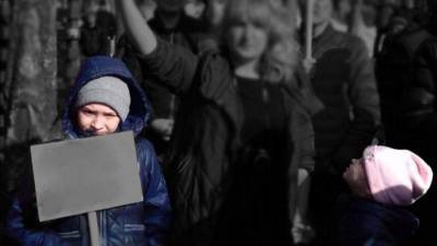 «Позорно и подло»: Любимов о призывающих детей выйти на незаконные акции