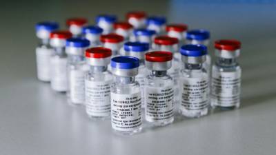 Венгрия получит российскую вакцину от коронавируса "Спутник V"