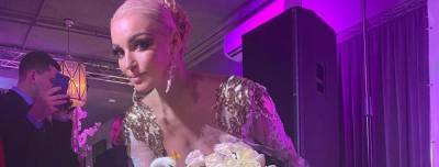 Возлюбленный Волочковой подарил ей кольцо за 57 млн рублей