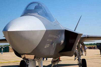 Глава Пентагона Кристофер Миллер назвал американский F-35 «куском...»