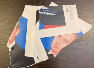 В Кремле не стали комментировать школьный флешмоб с портретами Путина