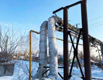 В Кемерове КамАЗ повредил теплотрассу: подачу тепла ограничат в 11 домах и колонии