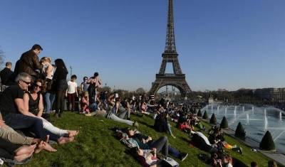 Франция ввела обязательные въездные тесты на ковид для путешественников из ЕС