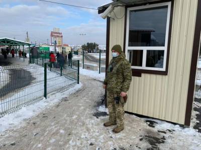 Наемники не пропускают через КПВВ украинских граждан из ОРДЛО