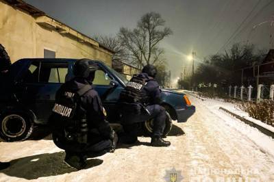 В Николаевской области мужчина поиздевался над отцом, а затем стрелял в полицейских