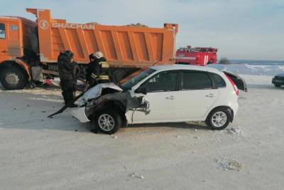 Пассажирка «Калины» пострадала в ДТП с грузовиком в Чувашии