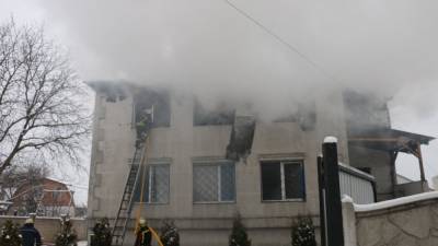 Весь 2 этаж уже был в огне: появилось видео первых минут пожара в Харькове