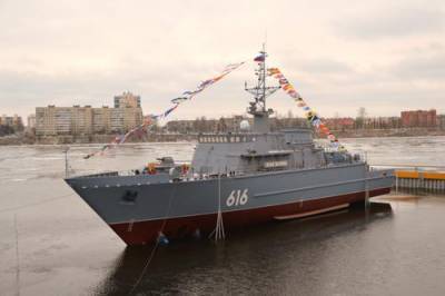 На Средне-Невском заводе выведен из цеха строящийся корабль противоминной обороны