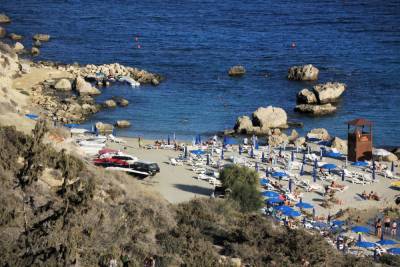 Кипр начнет пускать туристов с 1 марта