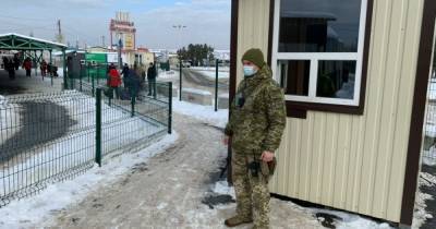 Оккупанты продолжают блокировать пункты пропуска на Донбассе