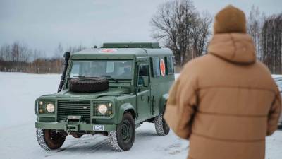 Латвия передала ВСУ медицинские автомобили: детали