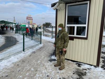 Оккупанты продолжают блокировать пункты пропуска на Донбассе: подробности