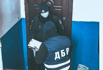 В Сумской области участковый требовал взятку у местного жителя, разыскиваемого Интерполом