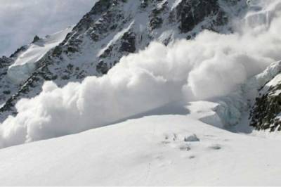Украинцев предупредили об опасности схождения лавин в Карпатах на выходных