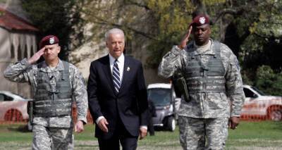 У США появился первый чернокожий министр обороны: сенат утвердил генерала Ллойда Остина