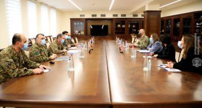 Начальник Генштаба ВС Армении встретился с послом США Линн Трейси