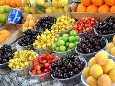 Ученые: Любители ужинать фруктами быстрее толстеют