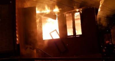 В центре Тбилиси сгорел дом