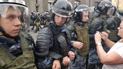 Привлеченных детей на митингах за Навального будут использовать как "живой щит"
