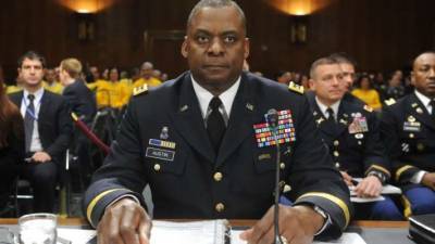 Первый в истории США чернокожий американец возглавил Пентагон