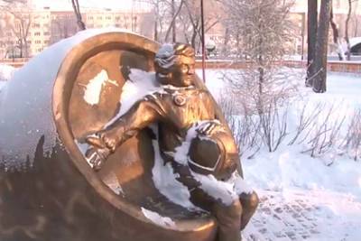 Жители российского города раскритиковали памятник "беременной" Терешковой