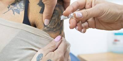«Клалит» начинает вакцинировать 17-18 летних