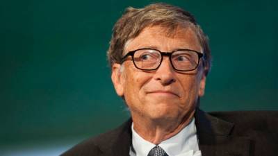 Шах и мат, конспирологи: Билл Гейтс вакцинировался против COVID-19 – фото