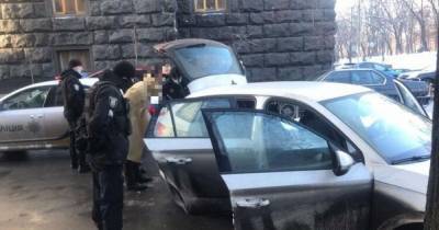 Вооруженного мужчину задержали неподалеку от Верховной Рады (фото)