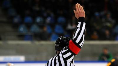 МХЛ на четыре матча дисквалифицировала хоккеиста, ударившего соперника головой о лёд