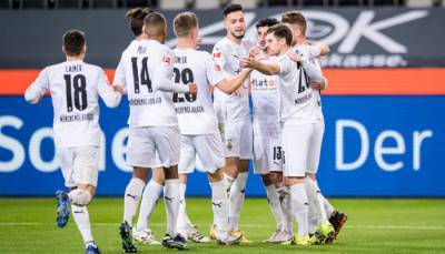 Боруссия Менхенгладбах в результативном матче перестреляла Дортмунд