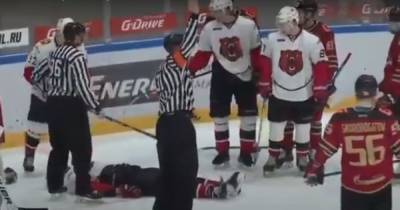 Головой об лед: в России хоккеист Молодежной лиги нанес сопернику тяжелую травму (видео)