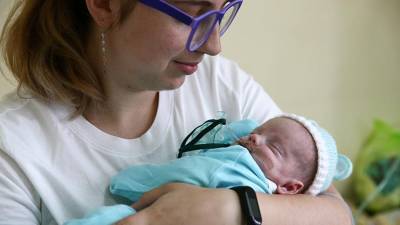 В Подмосковье увеличили выплаты при рождении или усыновлении первенца