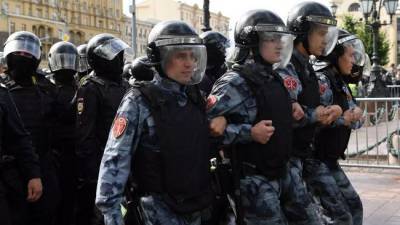 В Госдуме предложили наказывать за вовлечение детей в незаконные митинги