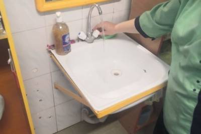 Замглавы минздрава проверил дом ребёнка в Атамановке, где отключали воду из-за аварии