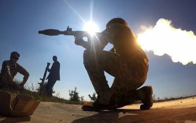 Снайпер и гранатометы: боевики шесть раз нарушили "тишину" на Донбассе