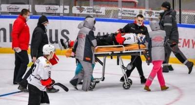 Кузбасские хоккеисты отказались выходить на матч из-за травмы нападающего