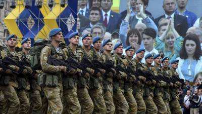 Бойцы ВСУ увольняются из армии после прохождения курсов в США - riafan.ru - США - Киев