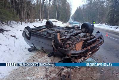 В Волковысском районе опрокинулся автомобиль: водитель - в больнице