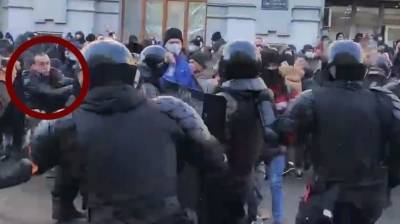 Почти 500 человек вышли на незаконный митинг во Владивостоке