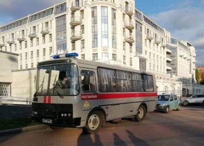 Очевидцы: В Петербург движутся грузовики с военными и Росгвардией