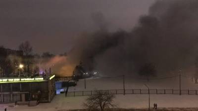 Кабинет Милонова сгорел при пожаре на территории храма в Петербурге — видео